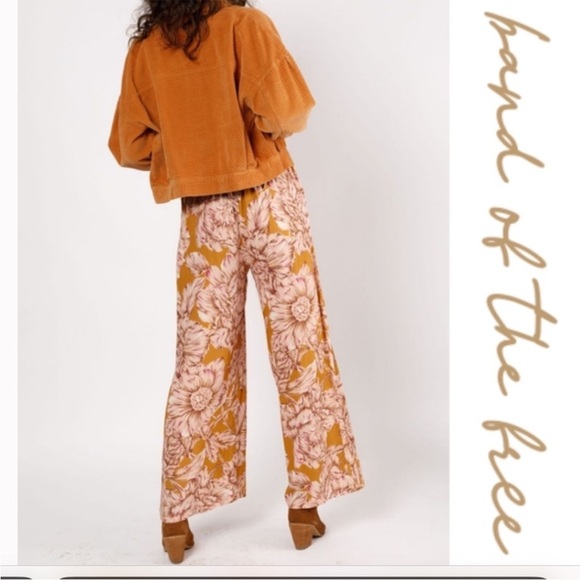 NWOT- Band of the Free Floral Wide Leg Pants. - Picture 4 of 6